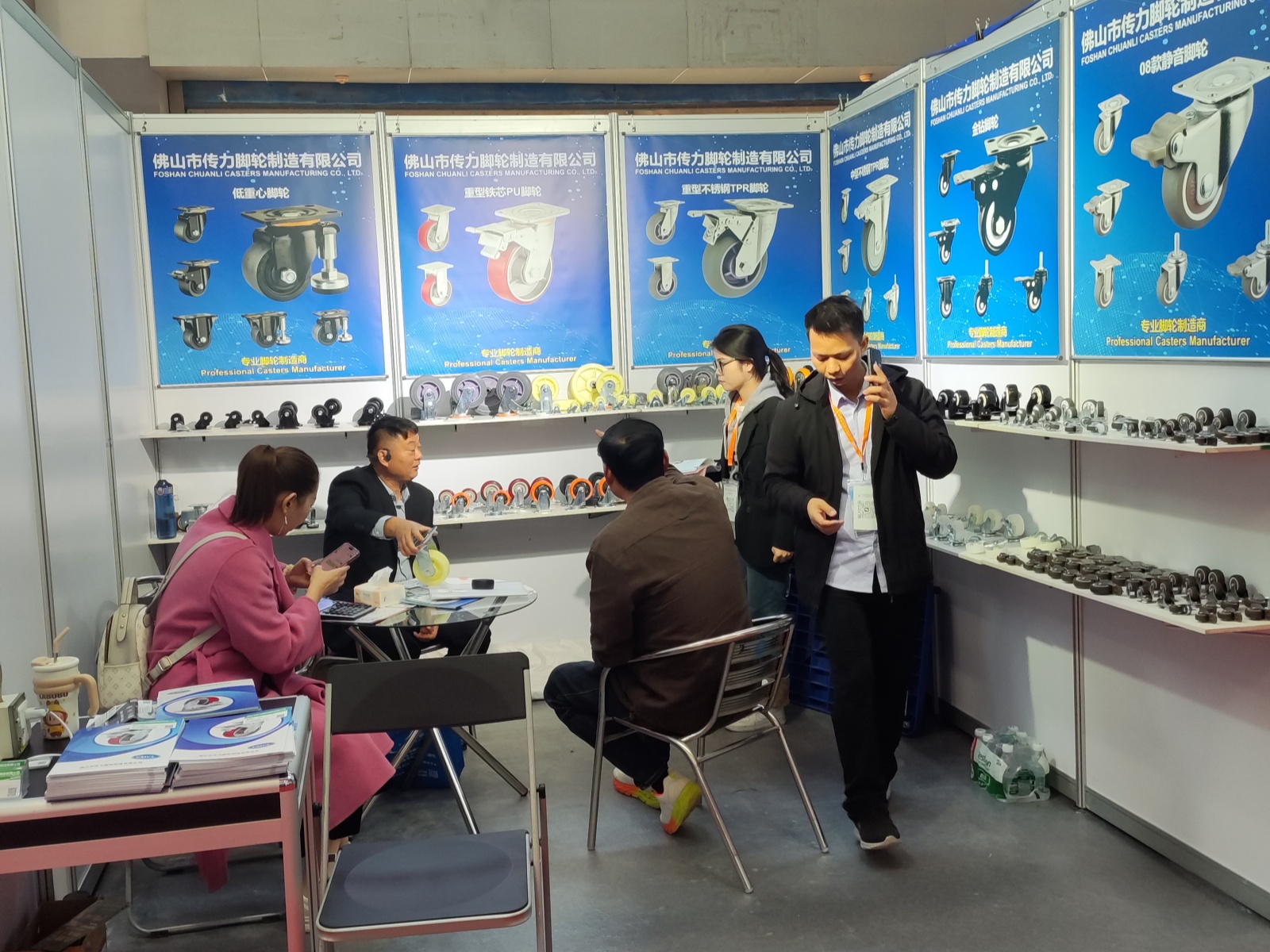 CMCL Casters brille au salon des équipements et fournitures hôtelières de Guangzhou 2024 : présentation de l'innovation et renforcement des partenariats